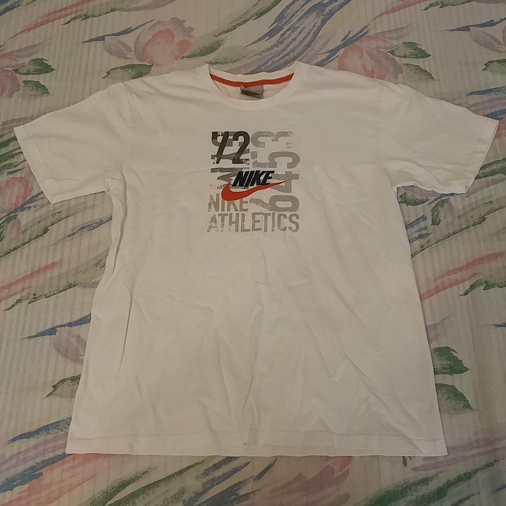 Nike T-Shirt (Size M)